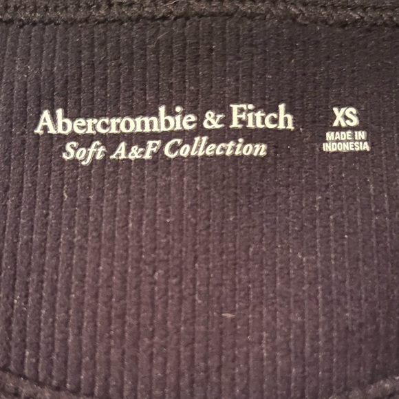 Abercrombie and Fitch Ribbed Cropped Top - Picture 2 of 2